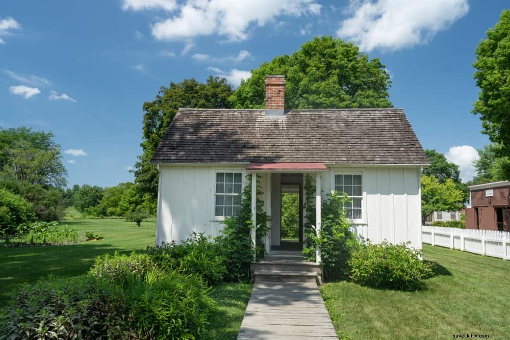 16 Stunning Places to Visit in Iowa: Natural Wonders and Historic Gems