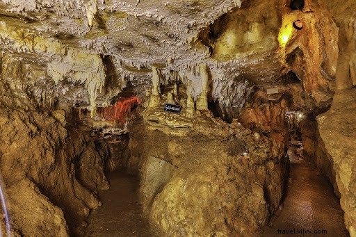 16 Stunning Places to Visit in Iowa: Natural Wonders and Historic Gems