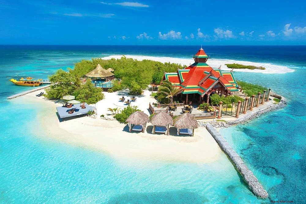 Top Overwater Bungalows Near the USA: Luxurious Escapes in Jamaica, Mexico, Belize & More