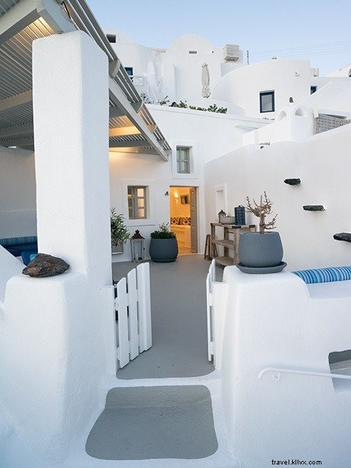 Oia vs. Imerovigli: Where to Stay in Santorini for Unforgettable Caldera Views