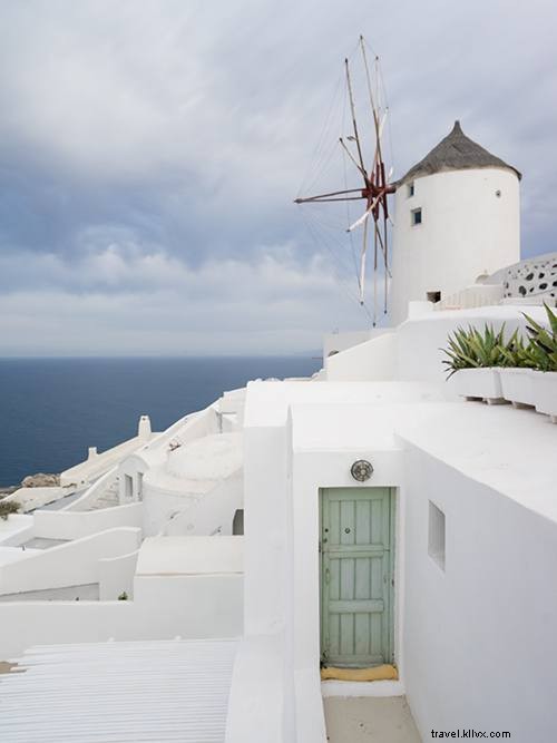 Oia vs. Imerovigli: Where to Stay in Santorini for Unforgettable Caldera Views
