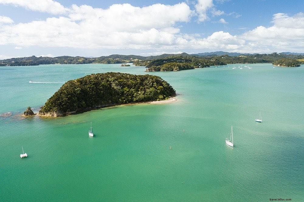 Renting a Car in New Zealand: 10 Essential Tips for Safe and Memorable Road Trips