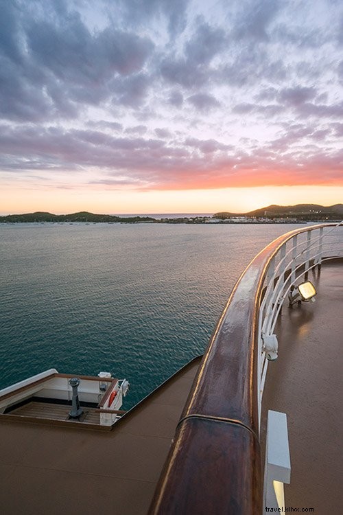 17-Day South Pacific Cruise with Holland America: An Insider s Guide to MS Maasdam