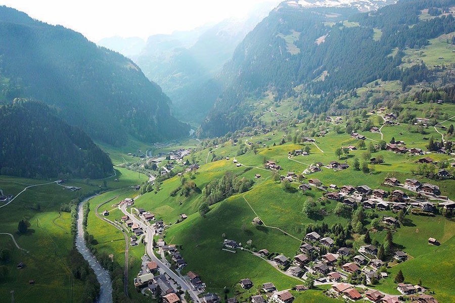 How to Travel Responsibly and Sustainably: 10 Expert Tips for Eco-Friendly Adventures