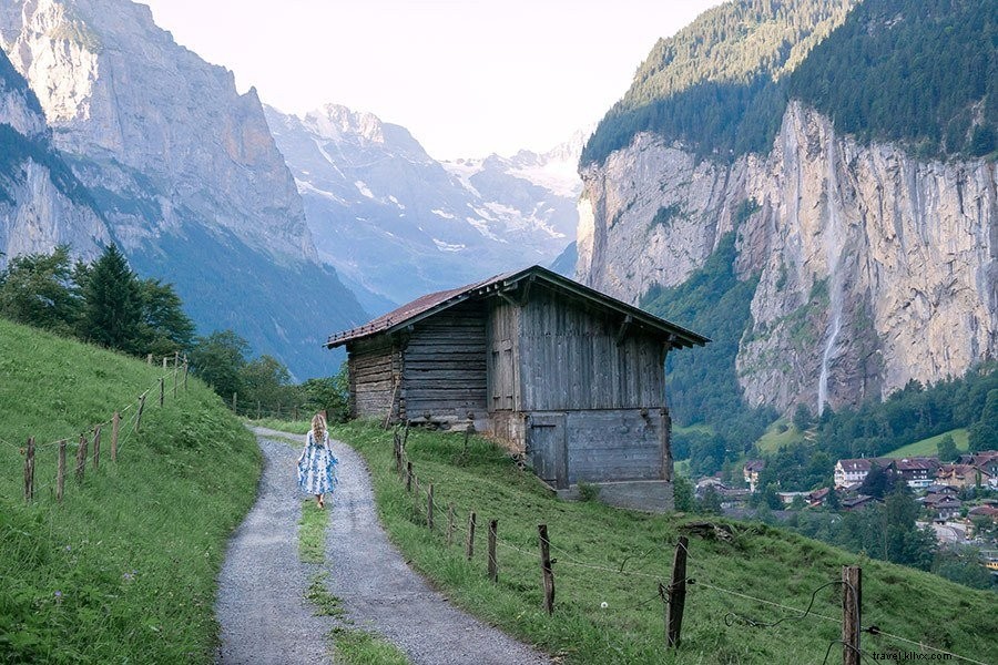 Stay Connected Abroad: Expert Tips for Keeping in Touch While Traveling