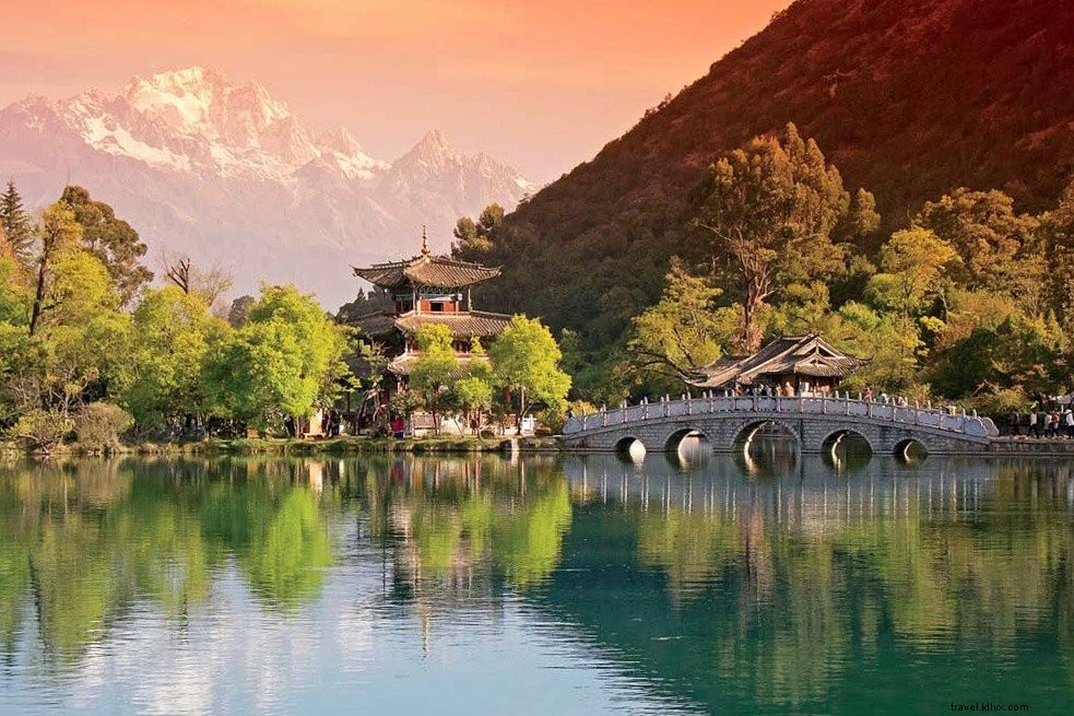 8 Safest Island Destinations for Solo Travelers: Expert Picks