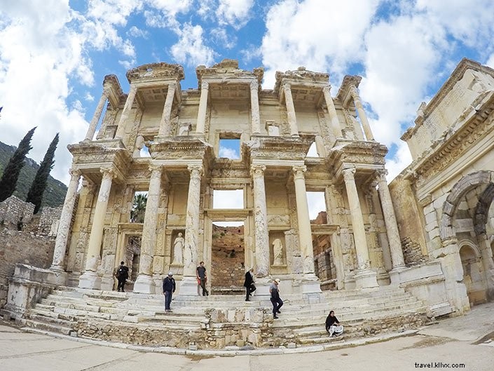 12 Top Destinations to Visit While the US Dollar Is Strong