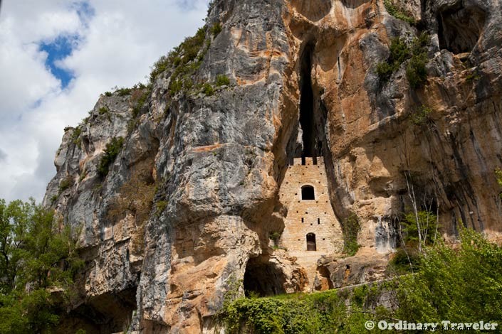 Saint-Cirq-Lapopie: Voted France s Favorite Cliffside Village