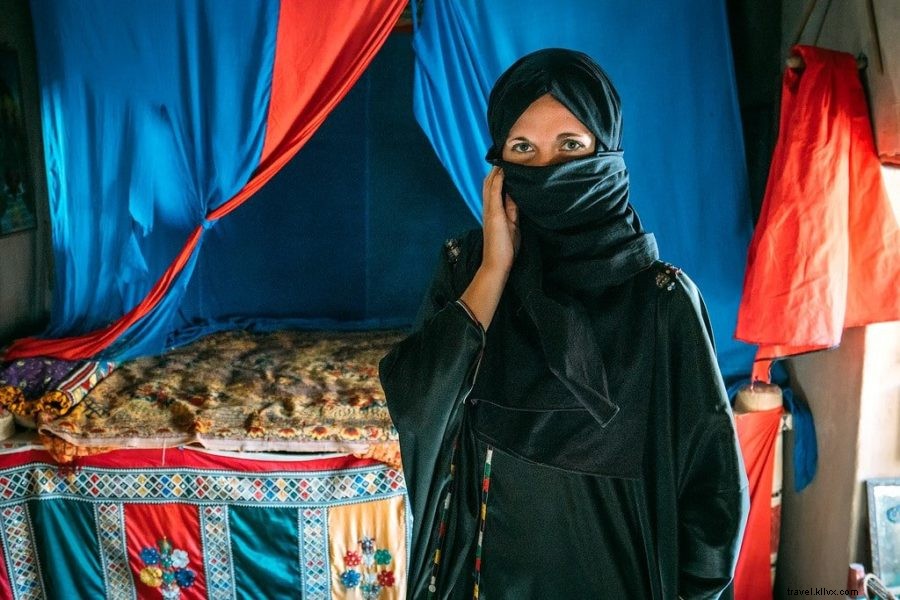 25 Essential Travel Safety Tips from a Decade of Global Experience