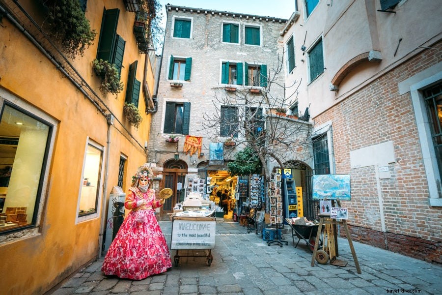20 Stunning Photos from Venice Carnival: History, Costumes, and Insider Tips