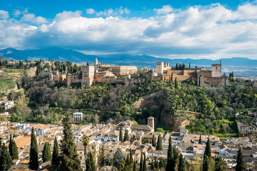 Granada Unveiled: 20 Must-See Experiences for Travelers