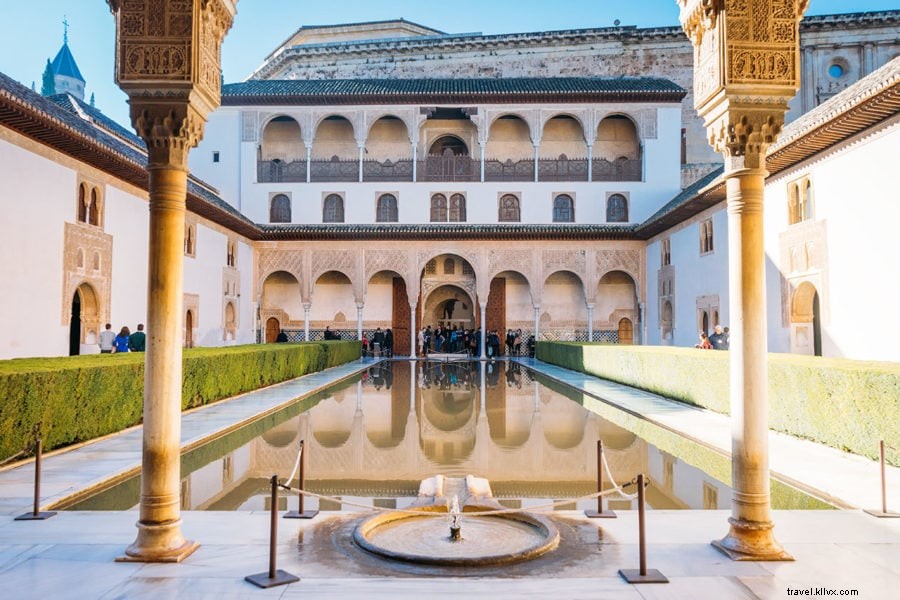 Granada Unveiled: 20 Must-See Experiences for Travelers
