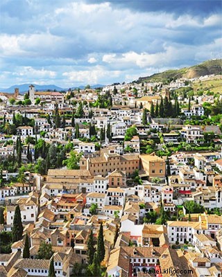 Granada Unveiled: 20 Must-See Experiences for Travelers