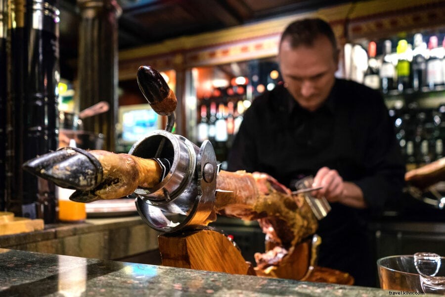 Granada Unveiled: 20 Must-See Experiences for Travelers