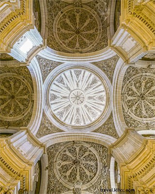 Granada Unveiled: 20 Must-See Experiences for Travelers