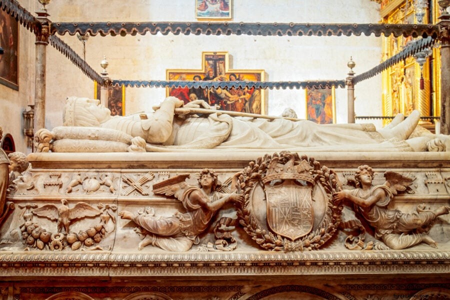 Granada Unveiled: 20 Must-See Experiences for Travelers