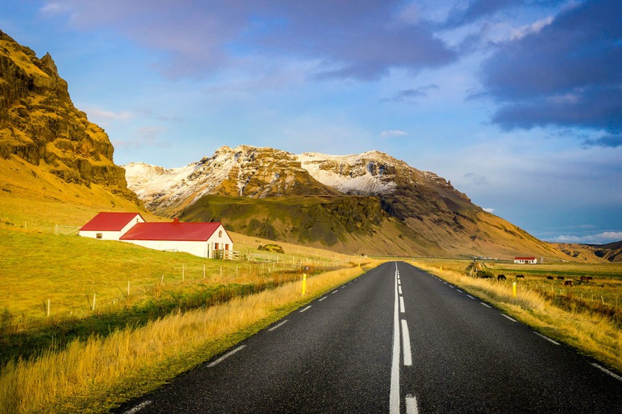 Top 17 Essential Driving Tips for an Icelandic Road Trip