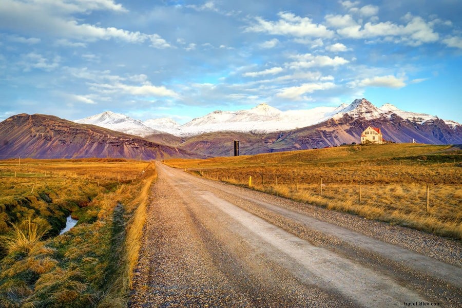 Top 17 Essential Driving Tips for an Icelandic Road Trip