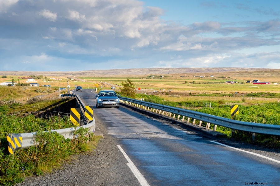 Top 17 Essential Driving Tips for an Icelandic Road Trip