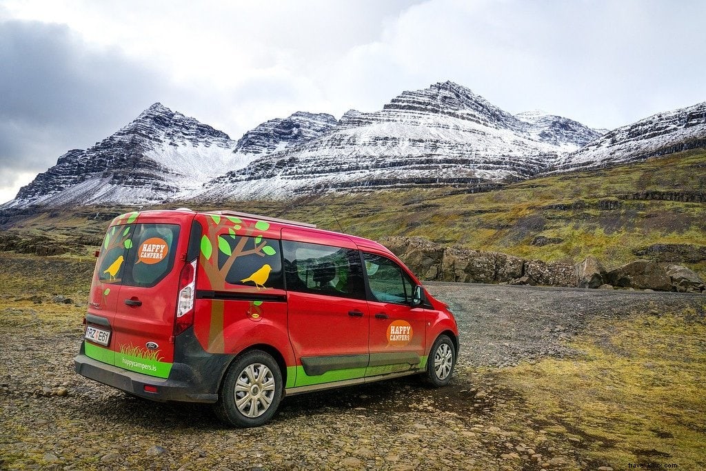 Top 17 Essential Driving Tips for an Icelandic Road Trip