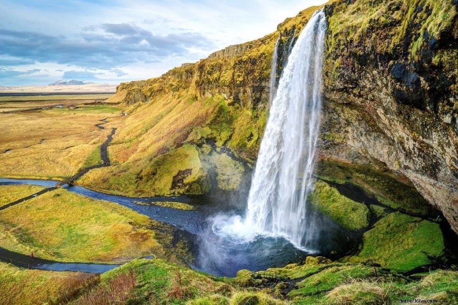 Top 17 Essential Driving Tips for an Icelandic Road Trip