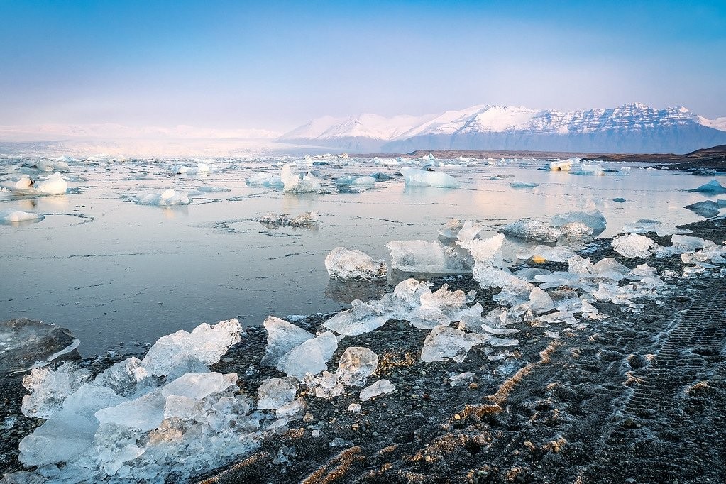 Jökulsárlón Glacier Lagoon: Iceland s Stunning Iceberg Paradise – Complete Travel Guide