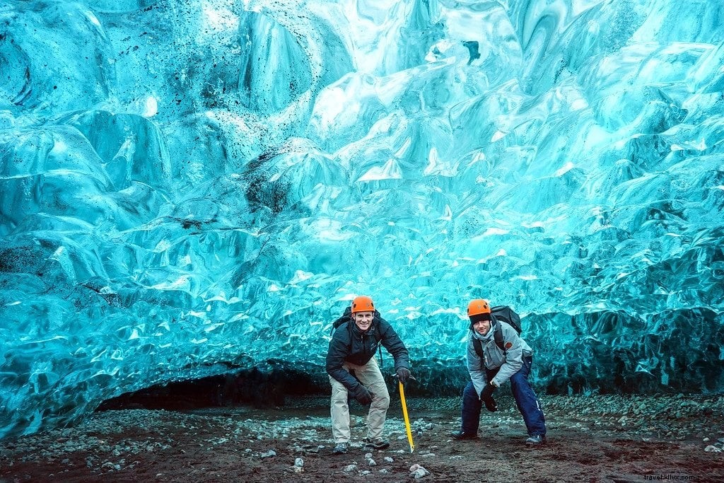Exploring Iceland s Crystal Ice Caves in Vatnajökull: A Photographer s Guide to Nature s Frozen Wonders