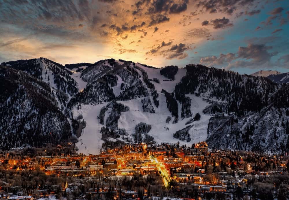 24 Must-Visit U.S. Destinations for December: From Bavarian-Style Winter Towns to Snowy Mountain Escapes