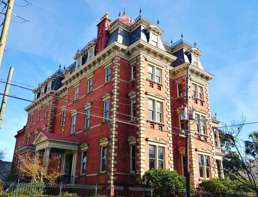 24 Must-Visit U.S. Destinations for December: From Bavarian-Style Winter Towns to Snowy Mountain Escapes