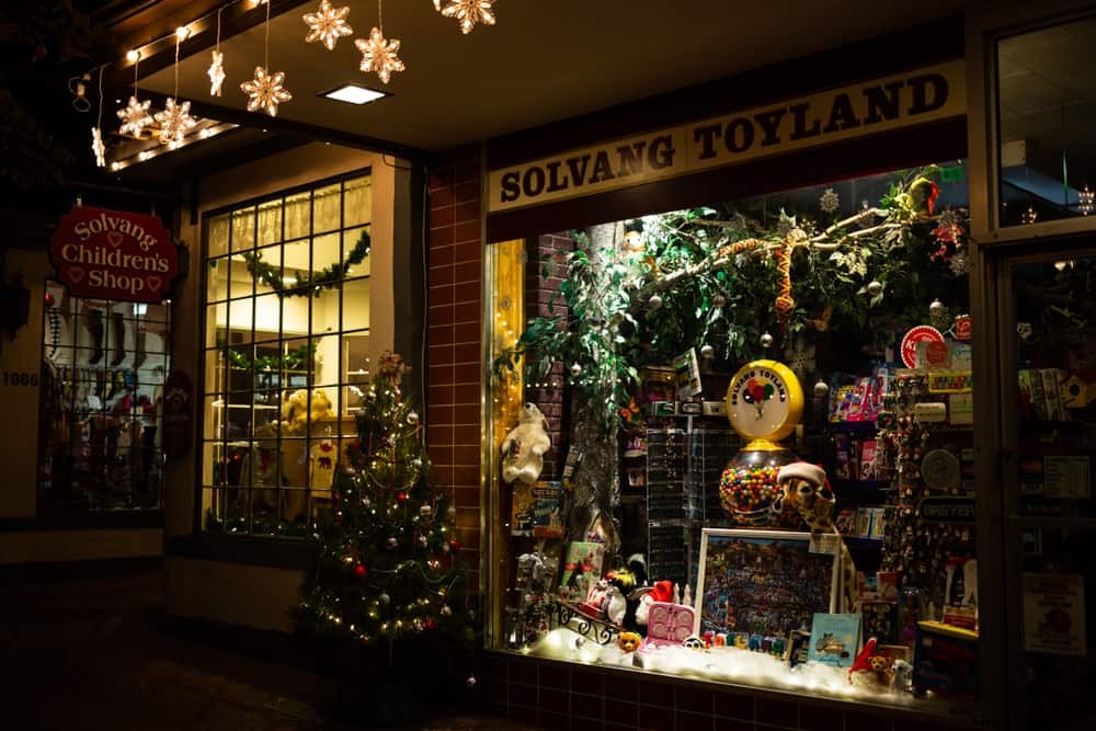 24 Must-Visit U.S. Destinations for December: From Bavarian-Style Winter Towns to Snowy Mountain Escapes