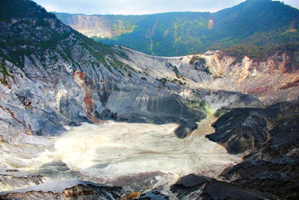 20 Stunning Places to Visit in Indonesia: Beaches, Volcanoes, and Hidden Gems