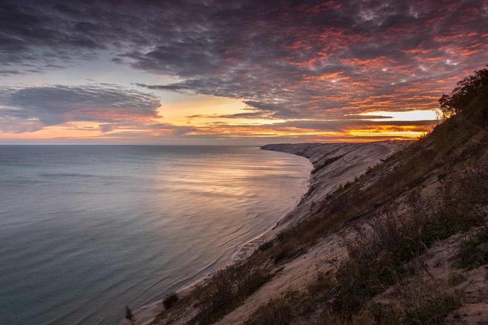 24 Breathtaking Places to Visit in Michigan: Beaches, Parks, Lighthouses & More