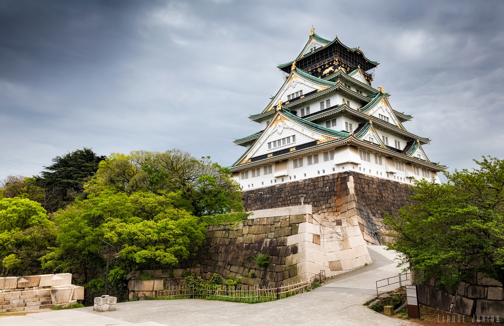 Top 5 Must-Visit Attractions in Osaka, Japan
