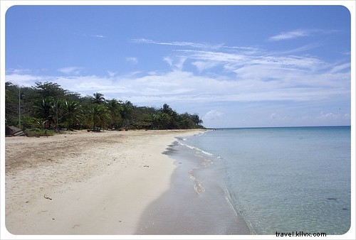 Big Corn Island vs. Little Corn Island: Nicaragua s Caribbean Gems Compared