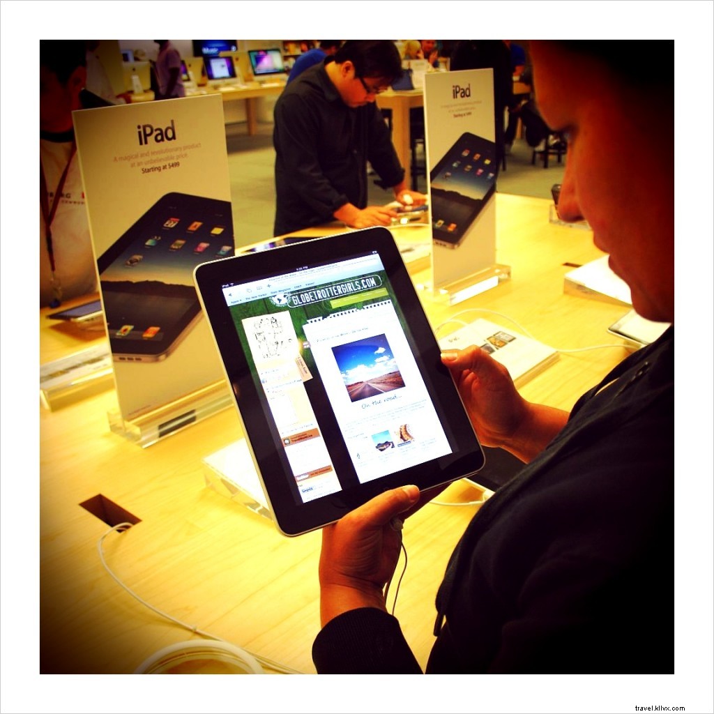 Why the ASUS Eee PC Netbook Outshines the iPad for Globetrotting Travelers