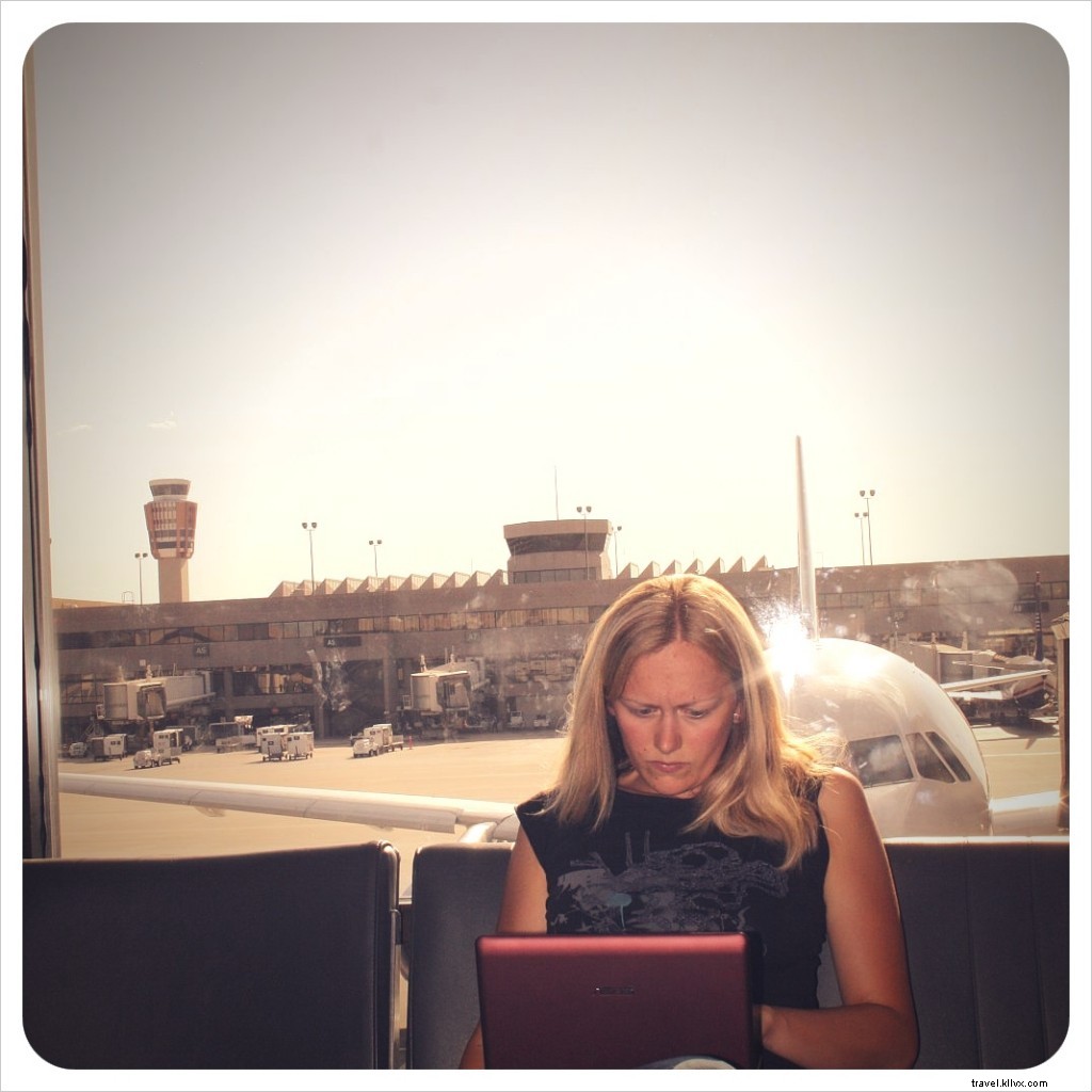 Why the ASUS Eee PC Netbook Outshines the iPad for Globetrotting Travelers