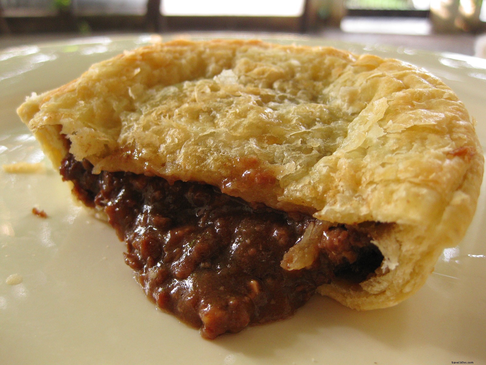 6 Must-Try Foods and Drinks in Australia: A Traveler s Essential Guide