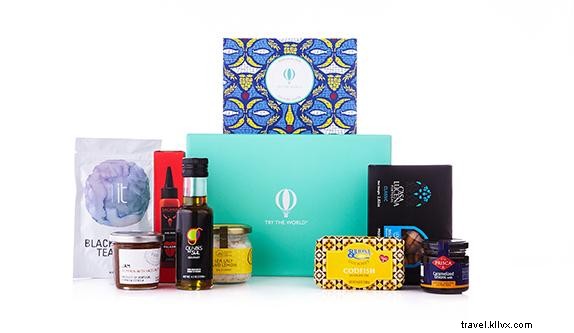 2017 Holiday Gift Guide for Globetrotters: Expert Picks for Travelers + Exclusive Giveaways