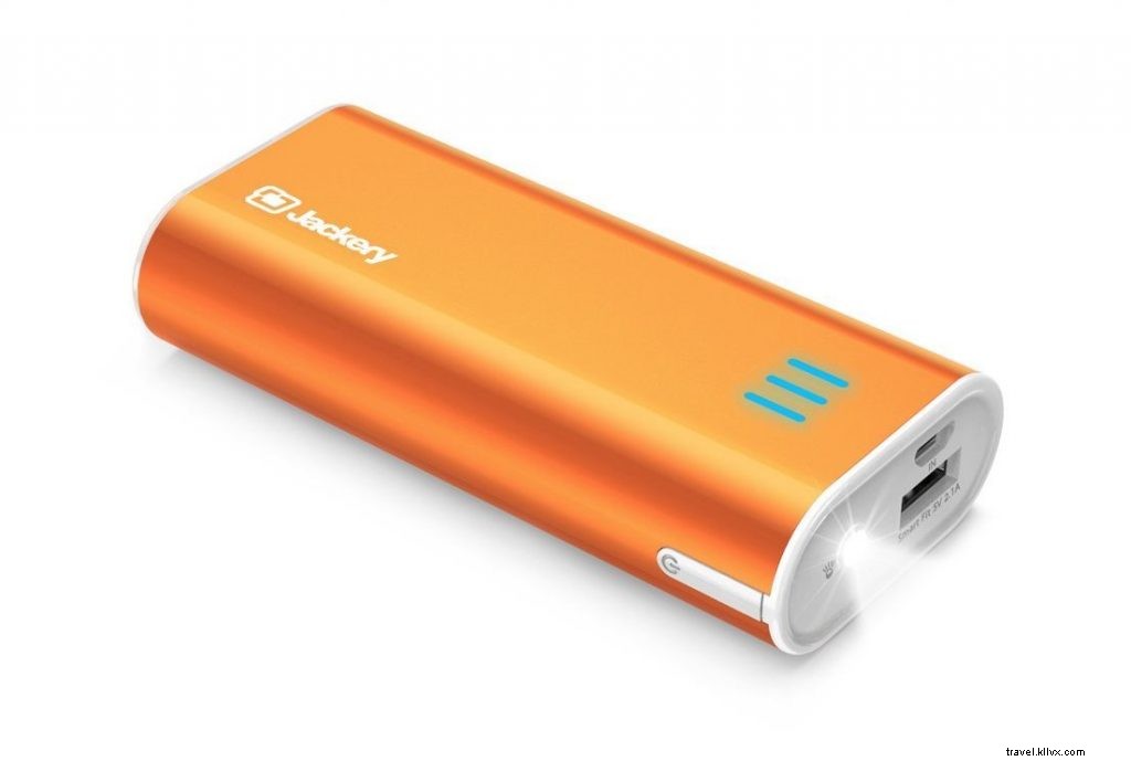 2017 Holiday Gift Guide for Globetrotters: Expert Picks for Travelers + Exclusive Giveaways