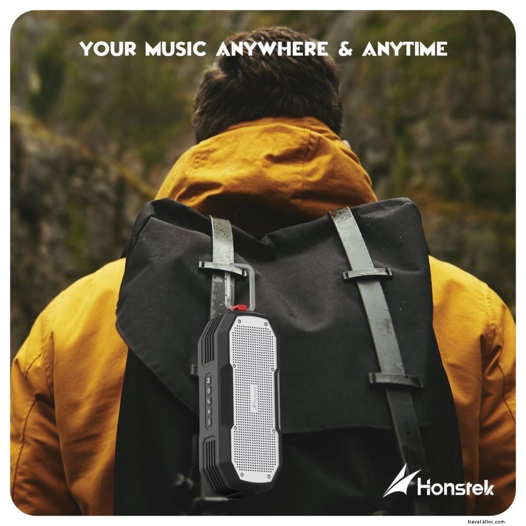 2017 Holiday Gift Guide for Globetrotters: Expert Picks for Travelers + Exclusive Giveaways