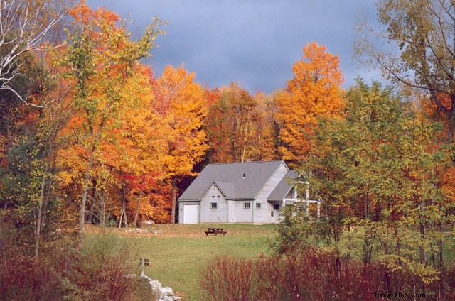 Top 5 Best Places for Stunning Fall Foliage in New England: Scenic Drives and Stays