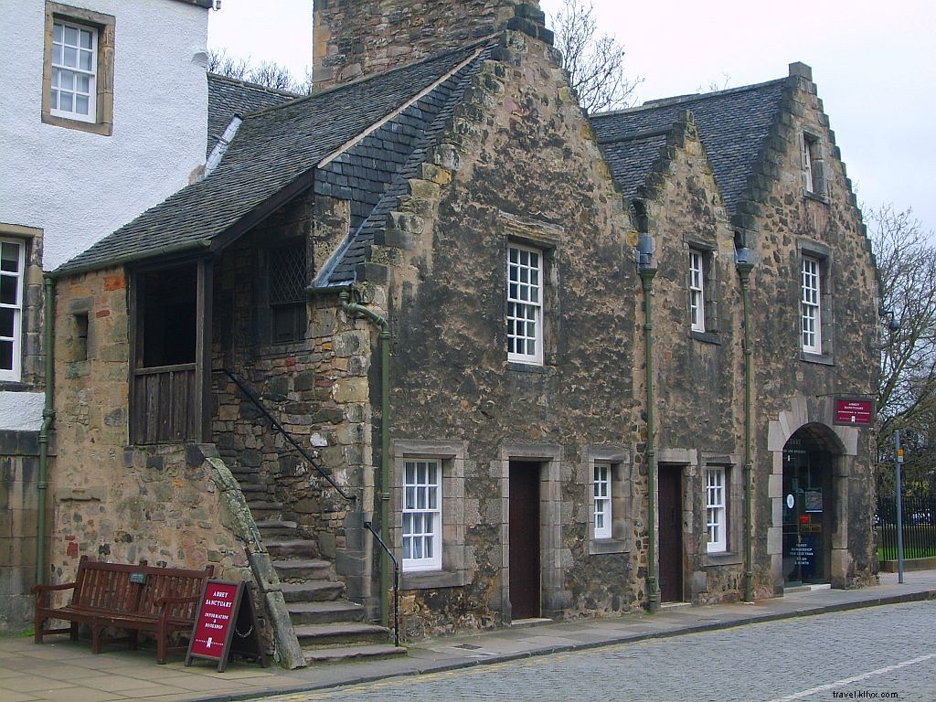 7 Essential Tips for Planning a Memorable Family Trip to Scotland