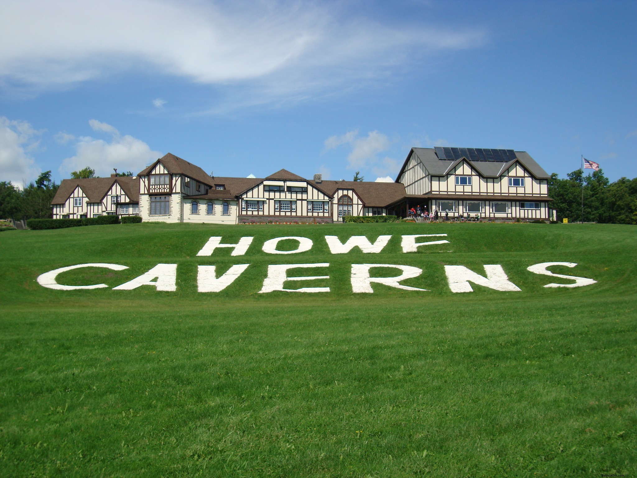 Howe Caverns, New York: Discover the Empire State s Premier Underground Cave Adventure