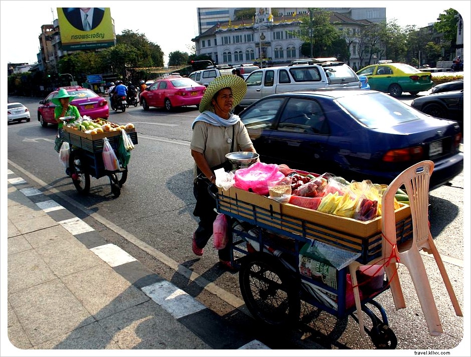 Exploring Thailand s Vibrant Street Food Scene: A Vegetarian s Delight in Bustling Markets