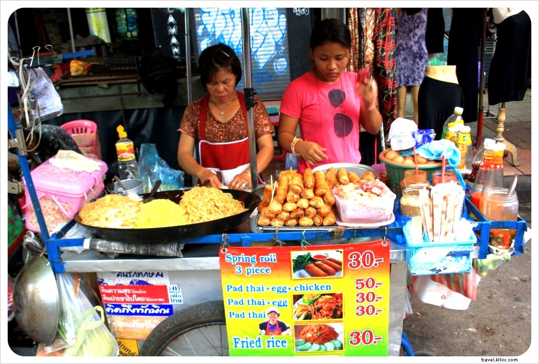 Exploring Thailand s Vibrant Street Food Scene: A Vegetarian s Delight in Bustling Markets