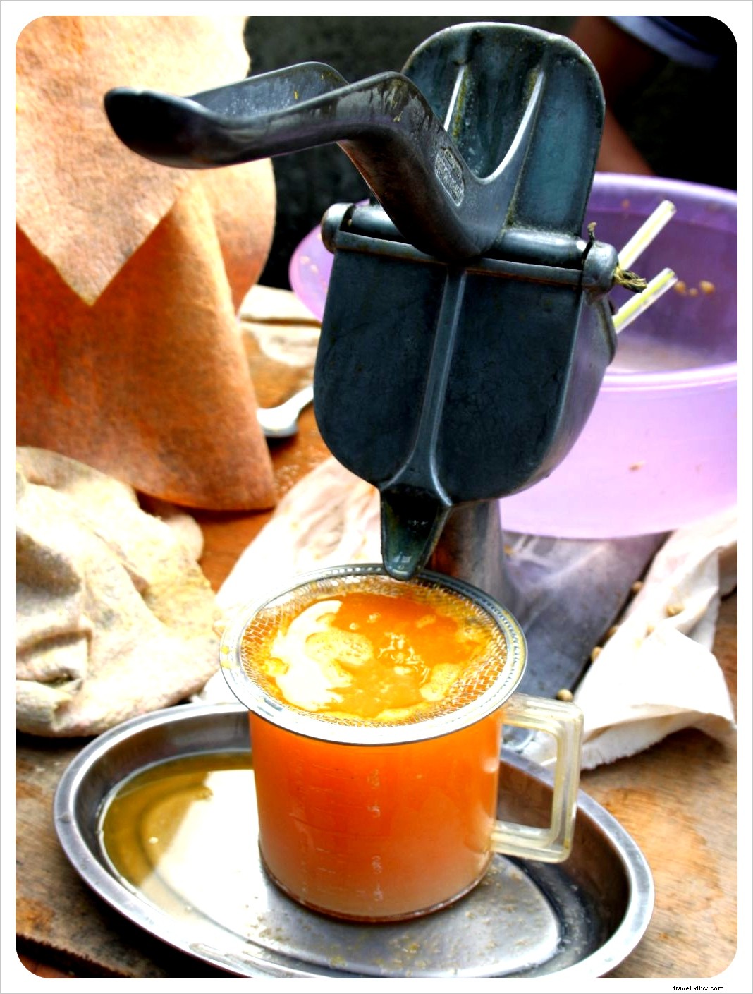 Exploring Thailand s Vibrant Street Food Scene: A Vegetarian s Delight in Bustling Markets