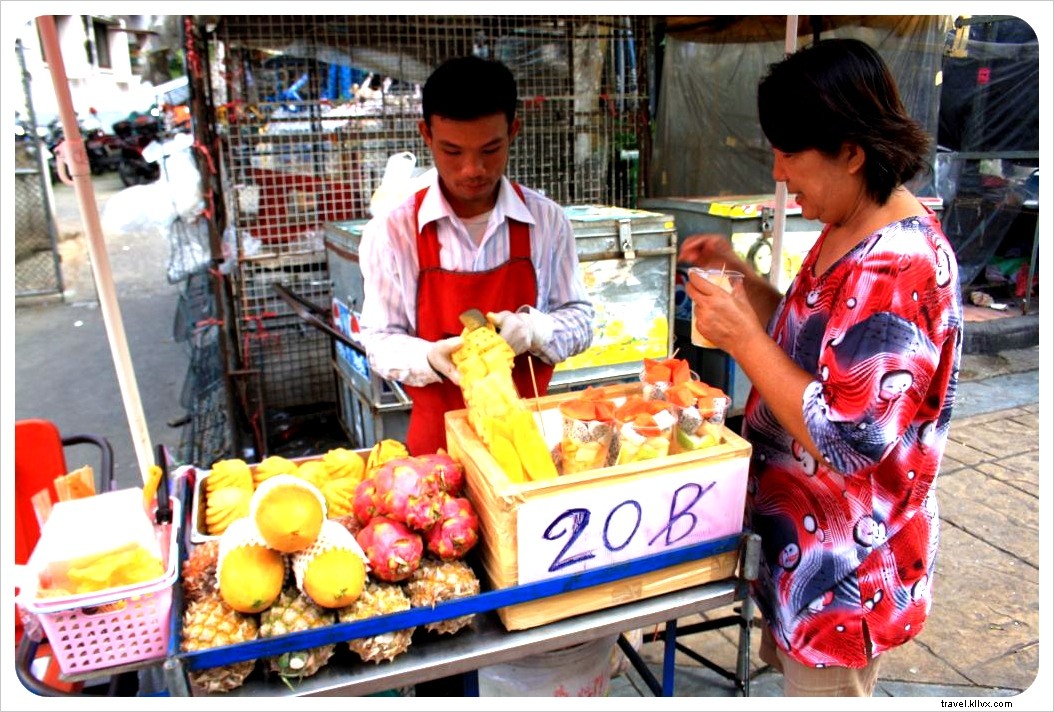 Exploring Thailand s Vibrant Street Food Scene: A Vegetarian s Delight in Bustling Markets