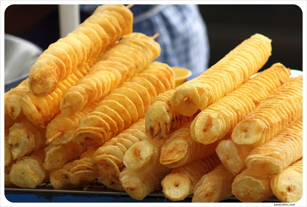 Exploring Thailand s Vibrant Street Food Scene: A Vegetarian s Delight in Bustling Markets