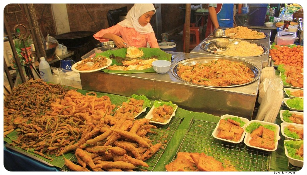 Exploring Thailand s Vibrant Street Food Scene: A Vegetarian s Delight in Bustling Markets