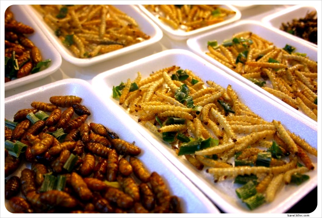 Exploring Thailand s Vibrant Street Food Scene: A Vegetarian s Delight in Bustling Markets